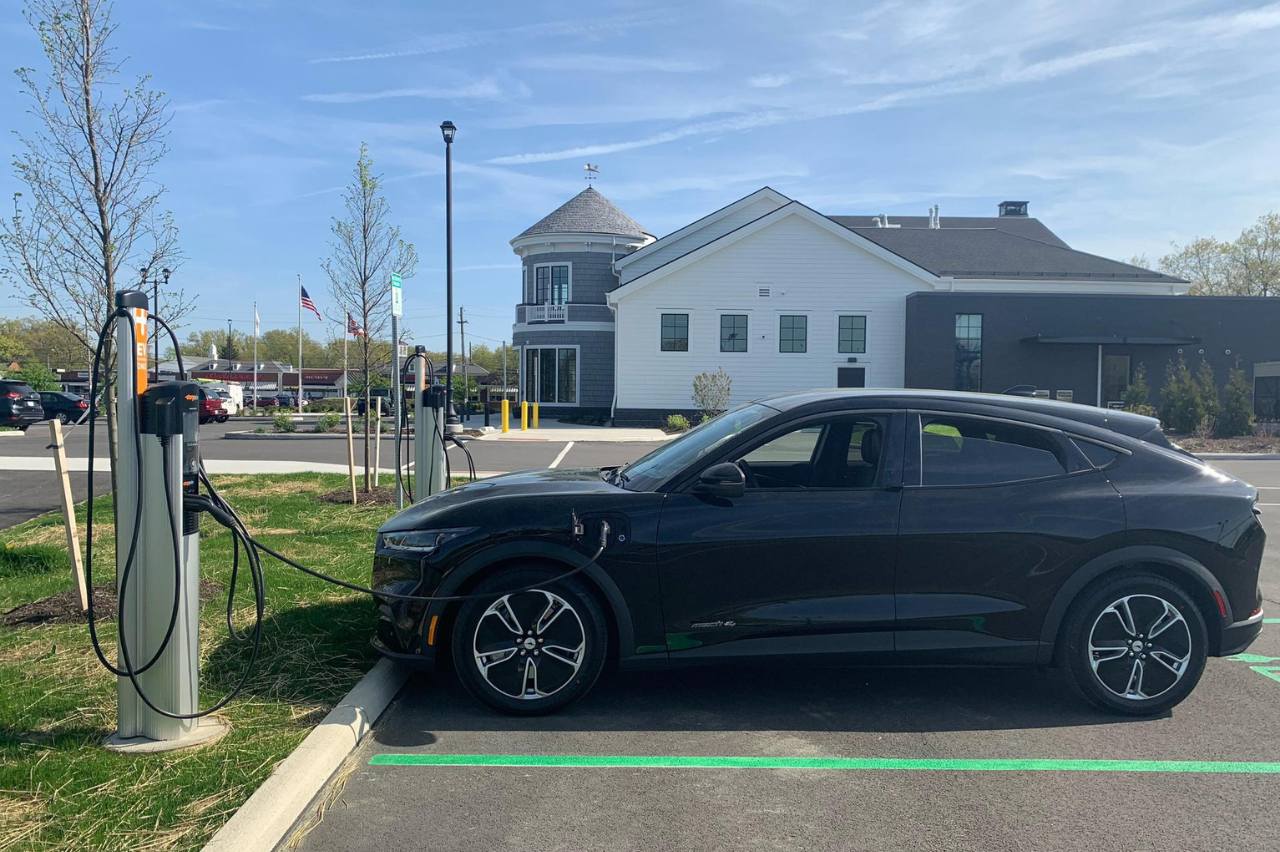 LilyPad EV services completes installation of Level 2 ChargePoints at Cuyahoga County Community Library