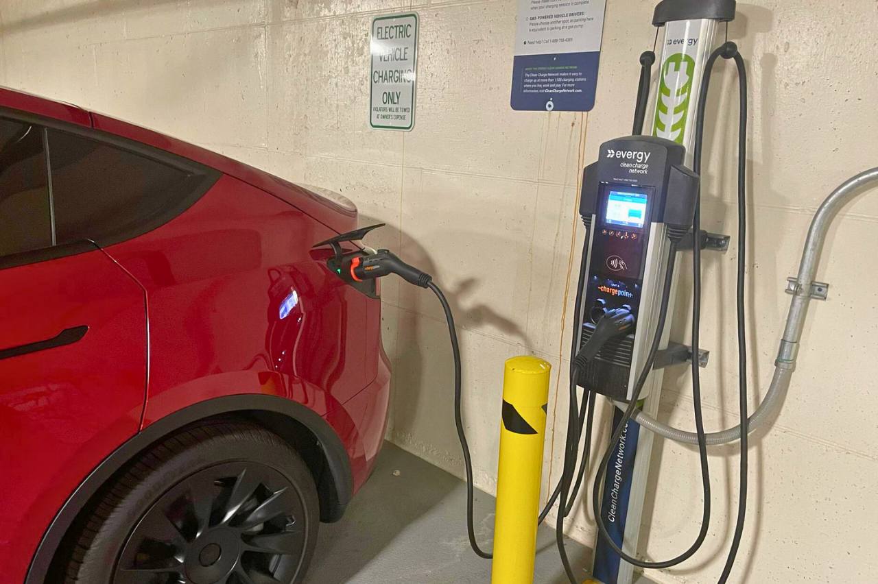ChargePoint Leve 2 installed in parking garage at Marriott Downtown Kansas City, MO by LilyPad EV Project Management services