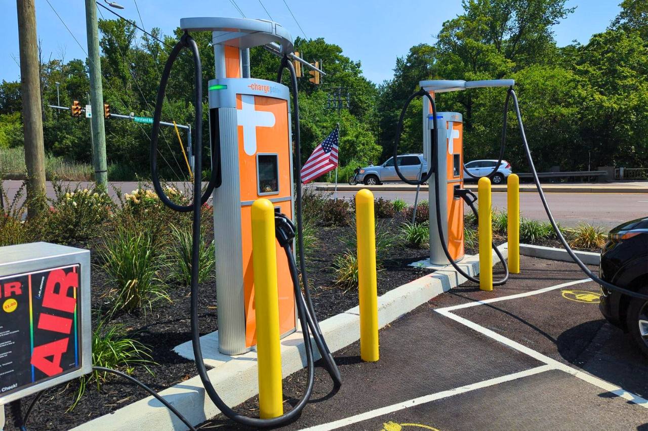 Star Wash Gas Station installs ChargePoint Level 3 DC Fast Chargers using LilyPad EV Services