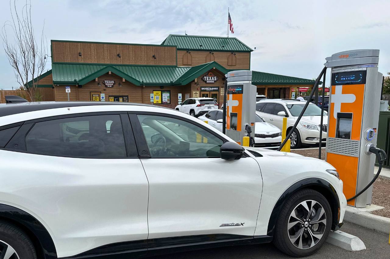 Texas Roadhouse installs ChargePoint Level 3 DC Fast Chargers using LilyPad EV Services